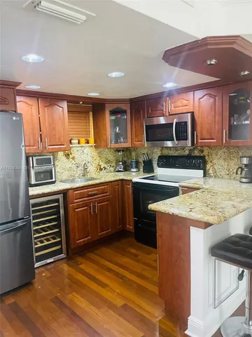 $1,900 | 8290 Lake Drive, Unit 420, Doral, FL 33166