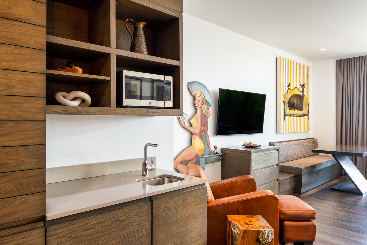 151s Main Street South, Unit 409 Ketchum, ID 83340 - Photo 18 of 22 With table and bench