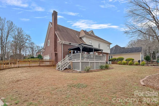 a house view with a outdoor space