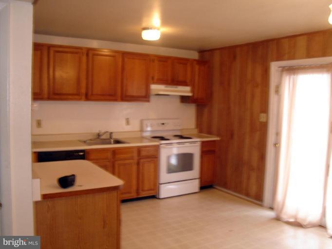 604 Gibson Road Baltimore, MD 21229 - Photo 4 of 9 Kitchen #2