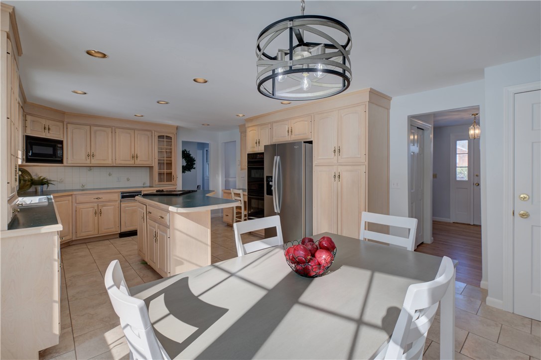 6 Contour Road Warwick, RI 02886 - Photo 11 of 32