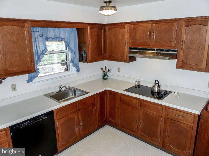 4050 Toll Gate Road New Hope, PA 18938 - Photo 8 of 23 Kitchen