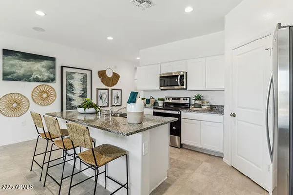 $379,990 | 1547 East Glazier Drive, Casa Grande, AZ 85122