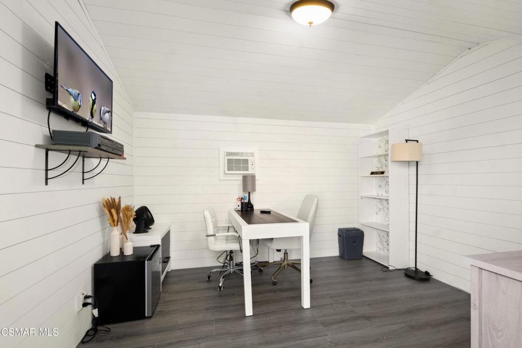 20 Robbins Court Simi Valley, CA 93065 - Photo 12 of 15