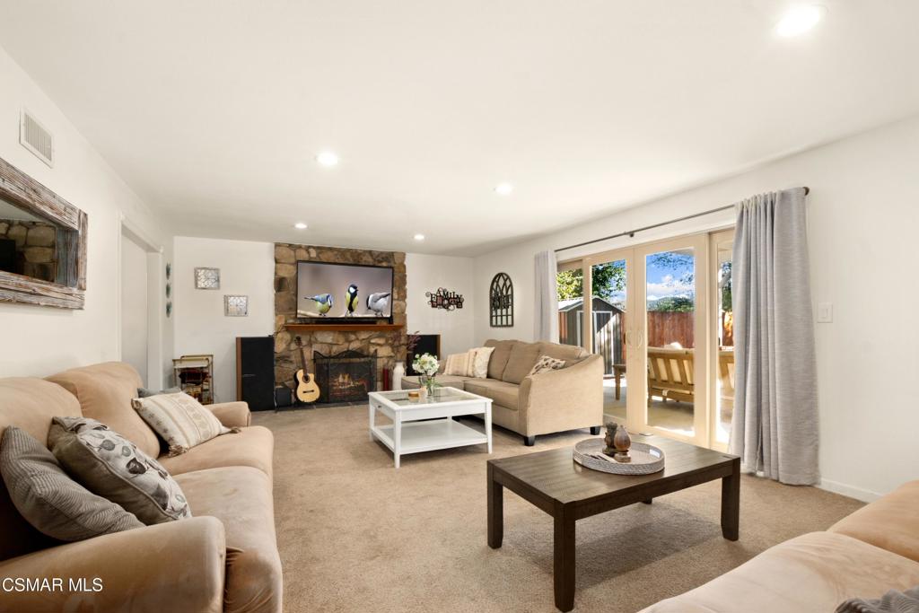 20 Robbins Court Simi Valley, CA 93065 - Photo 3 of 15