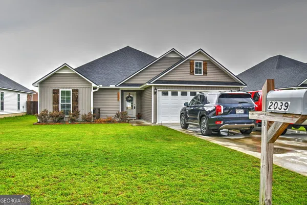 $299,900 | 2039 Meadow Cove Drive, Valdosta, GA 31605