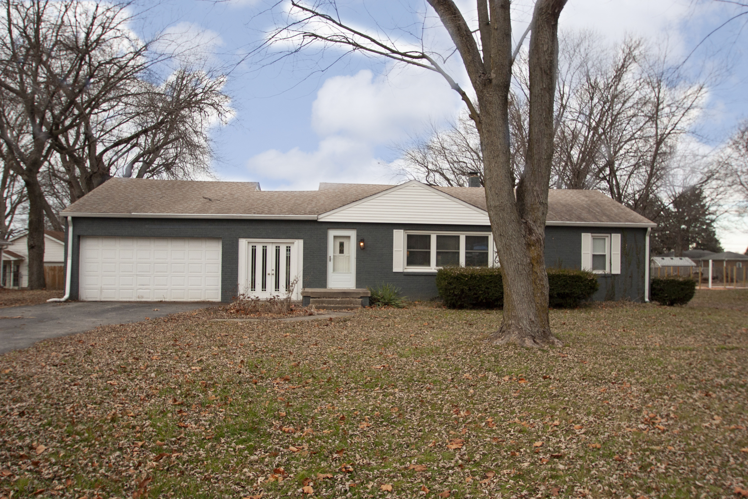 100 Maxwell Road Indianapolis, IN 46217 - Photo 3 of 29 Gallery Image 3