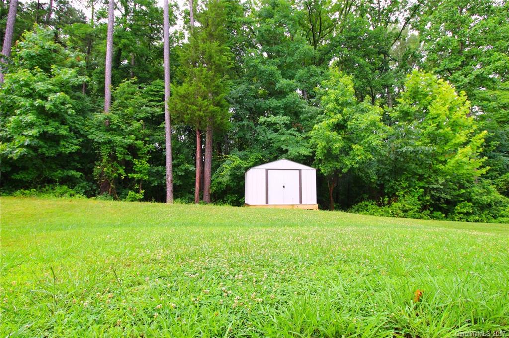 1022 Mearn Road Charlotte, NC 28216 - Photo 15 of 15 a view of a back yard