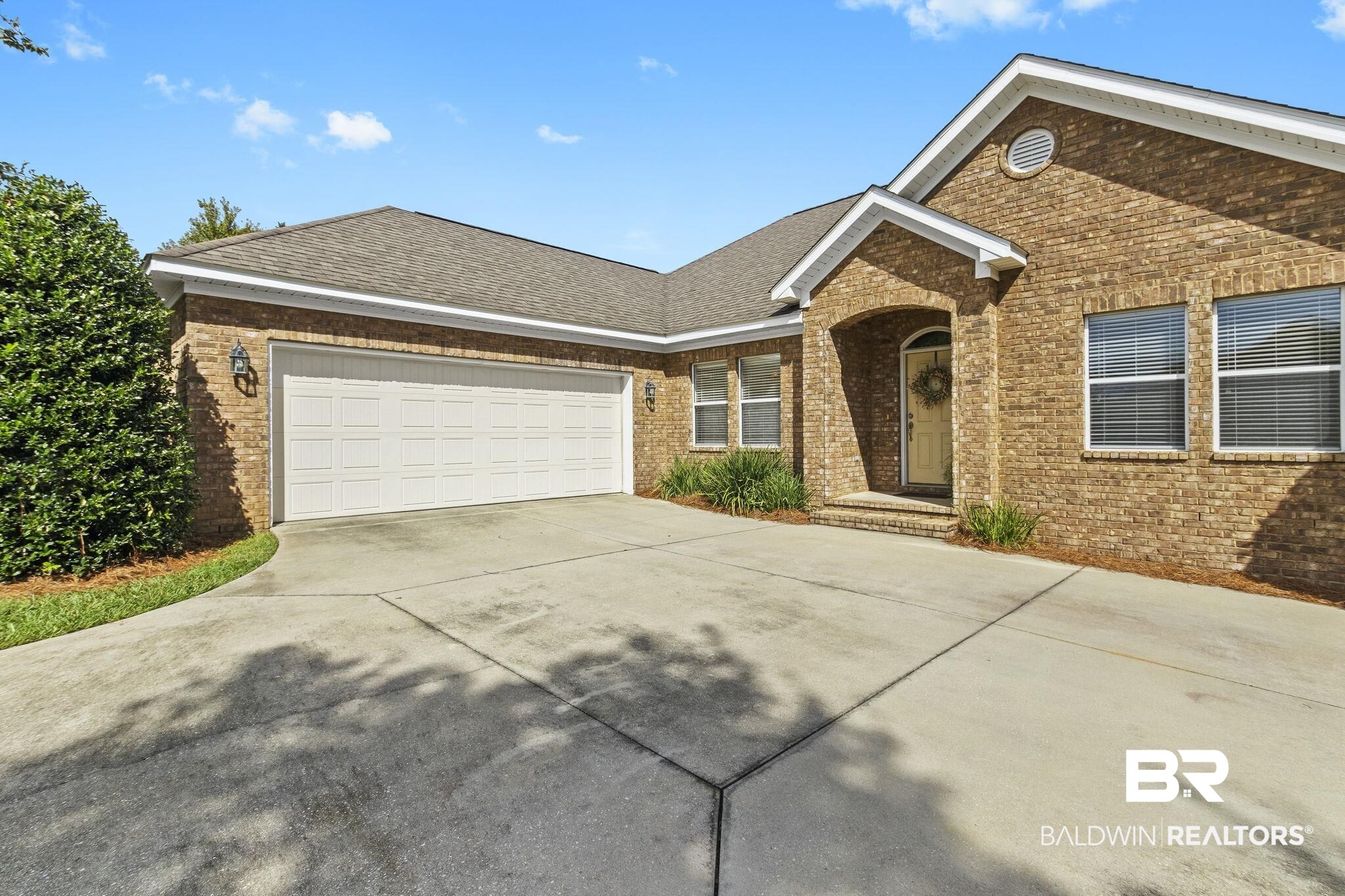 134 Hawthorne Circle Fairhope, AL 36532 - Photo 5 of 45 Side Entry Garage