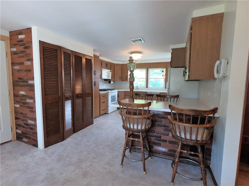10 Pembroke Lane Coventry, RI 02816 - Photo 14 of 49