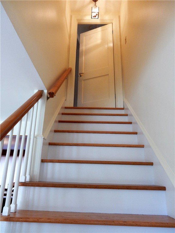 10 Pembroke Lane Coventry, RI 02816 - Photo 27 of 49