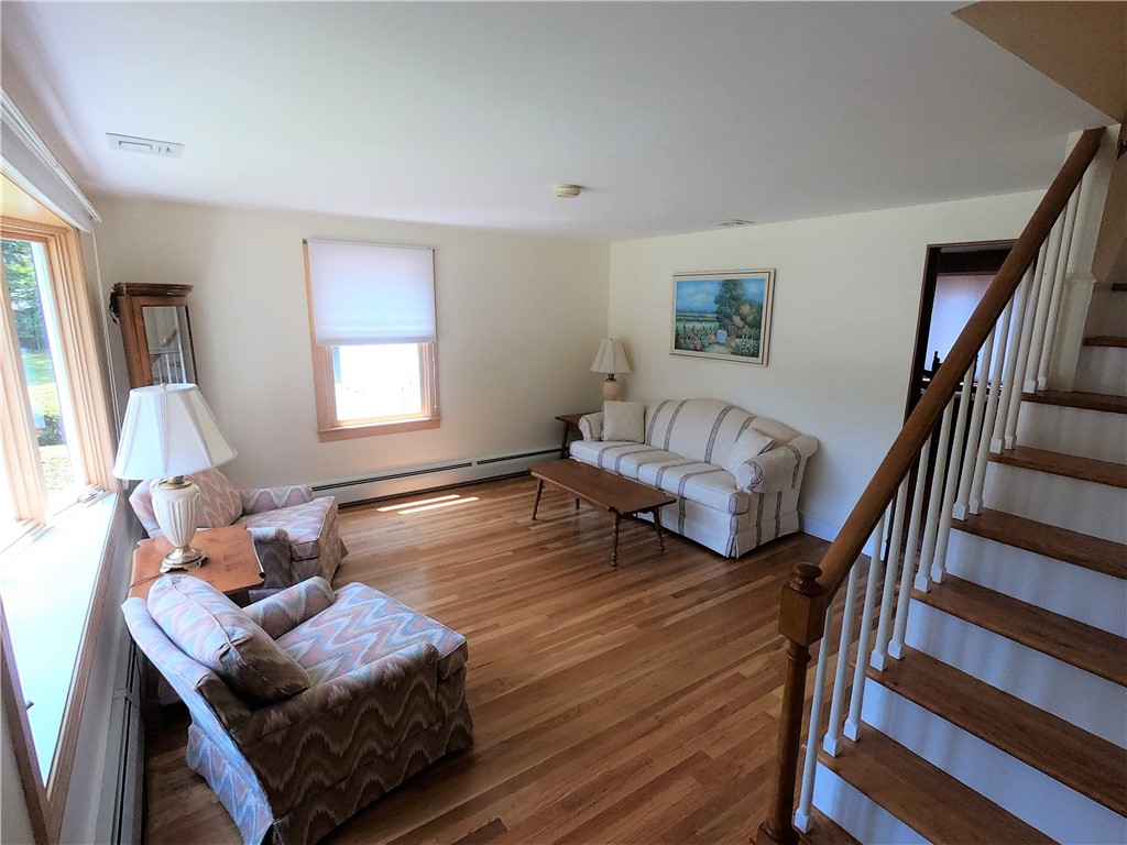 10 Pembroke Lane Coventry, RI 02816 - Photo 4 of 49