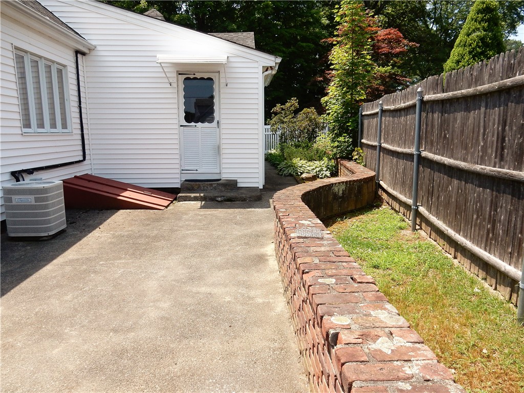 10 Pembroke Lane Coventry, RI 02816 - Photo 42 of 49