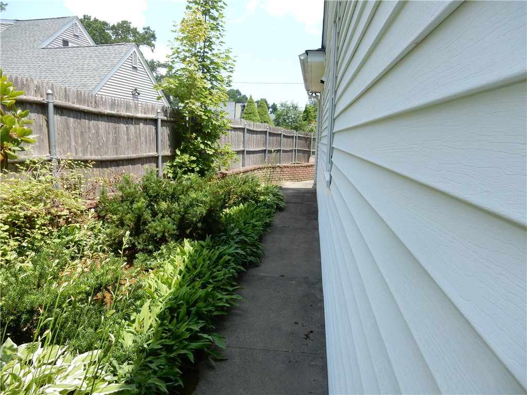 10 Pembroke Lane Coventry, RI 02816 - Photo 43 of 49