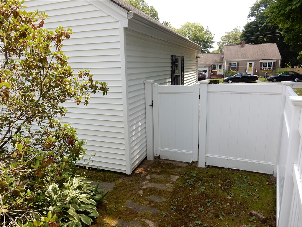 10 Pembroke Lane Coventry, RI 02816 - Photo 44 of 49