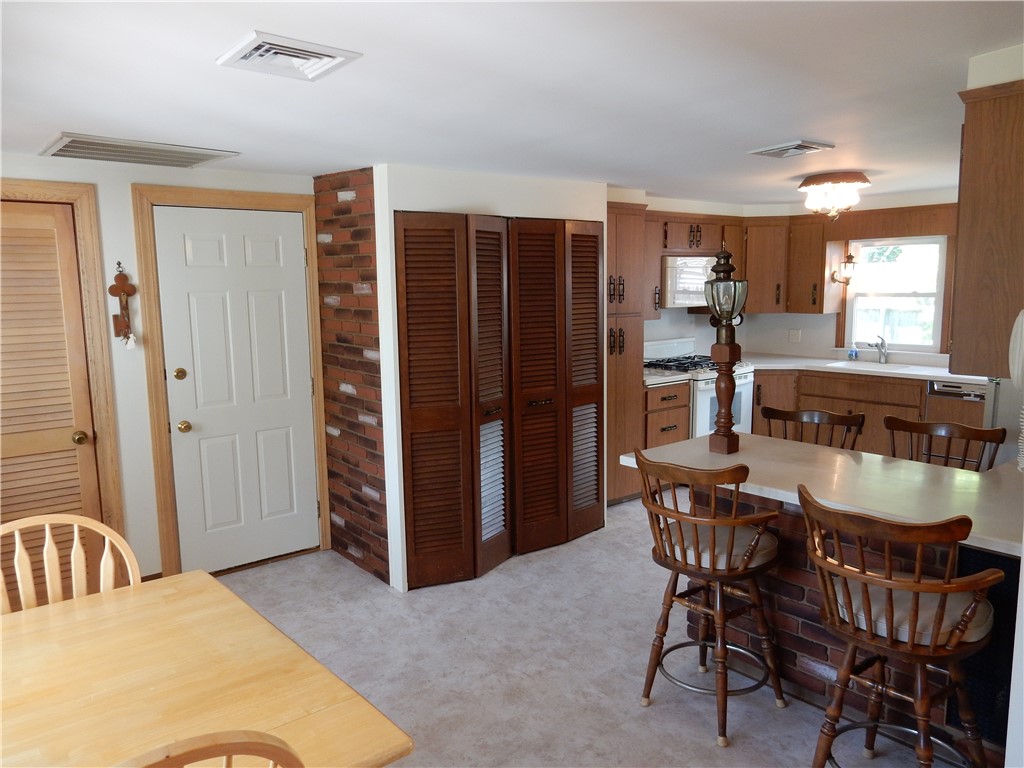 10 Pembroke Lane Coventry, RI 02816 - Photo 8 of 49