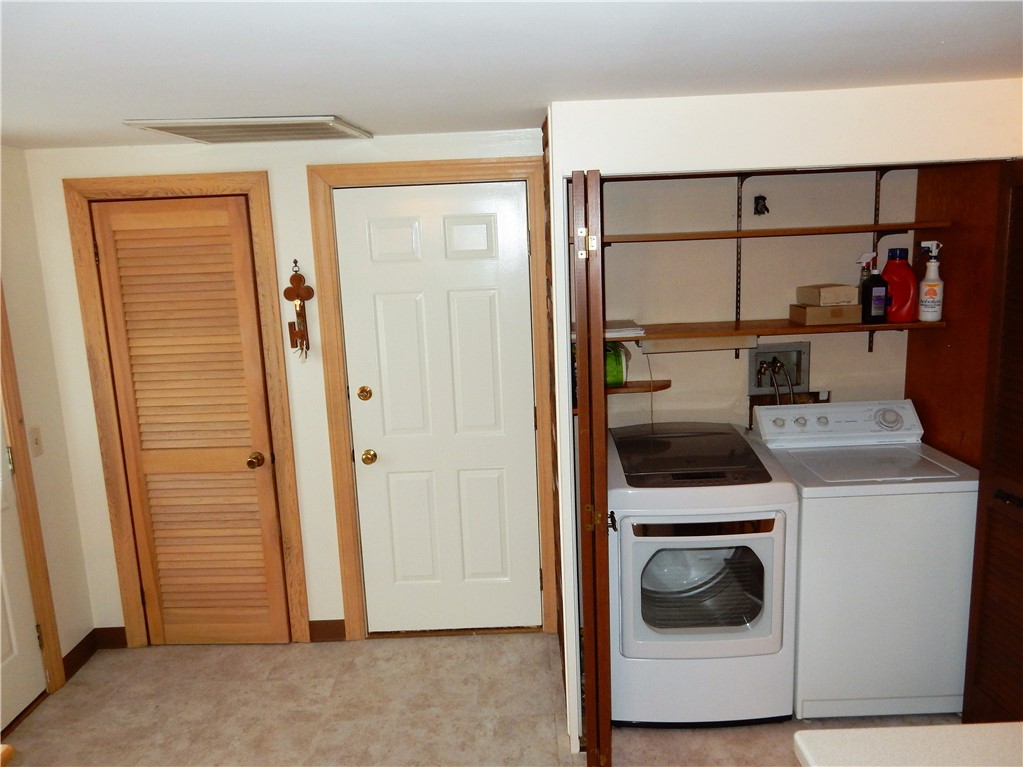 10 Pembroke Lane Coventry, RI 02816 - Photo 9 of 49