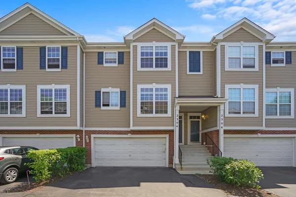 $2,600 | 2304 Hudson Circle, Aurora, IL 60502