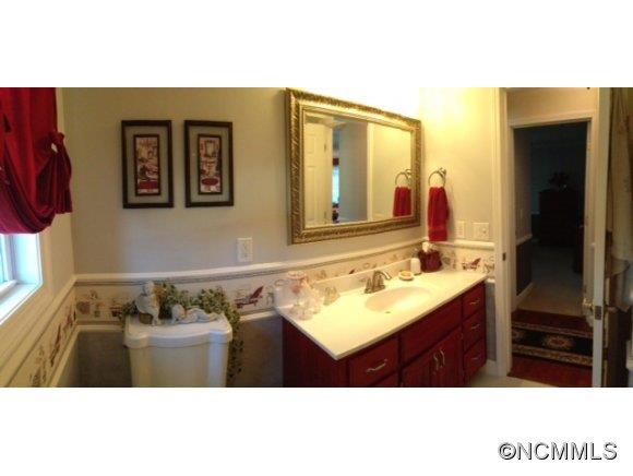 320 Pritchard Road Candler, NC 28715 - Photo 11 of 22 Gallery Image 11