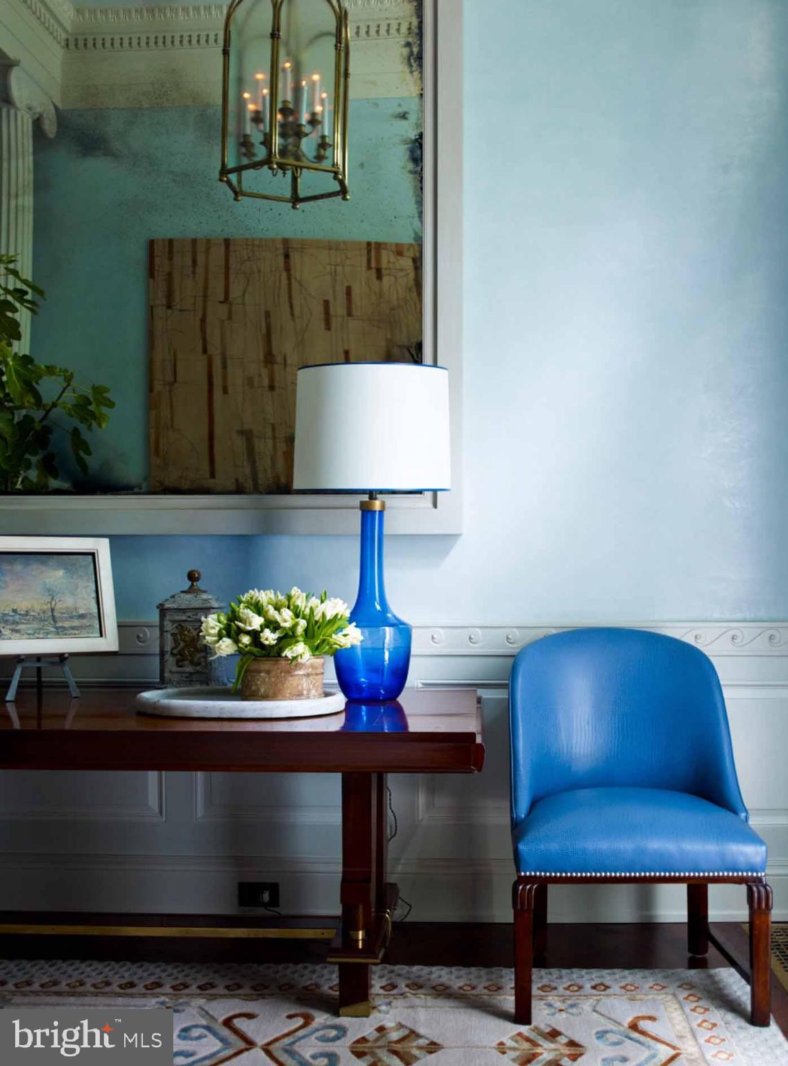 933 Hillside Road Lutherville-Timonium, MD 21093 - Photo 28 of 57 a living room with furniture and a lamp