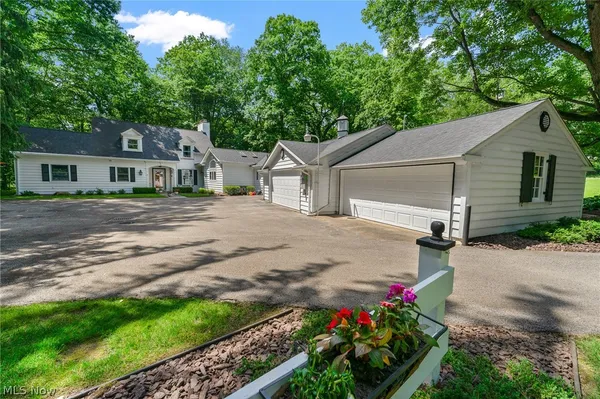 $439,900 | 40 Redfern Drive, Youngstown, OH 44505