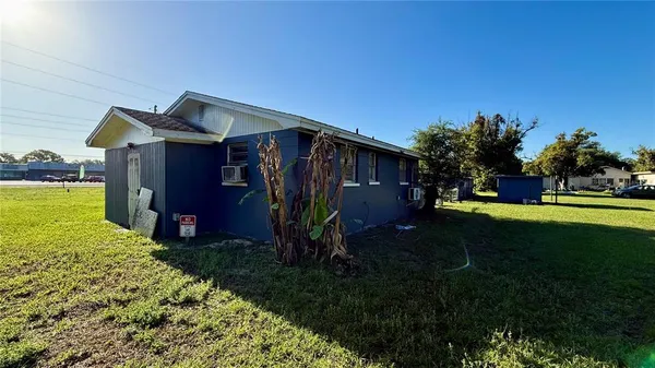 a view of a back yard of the house