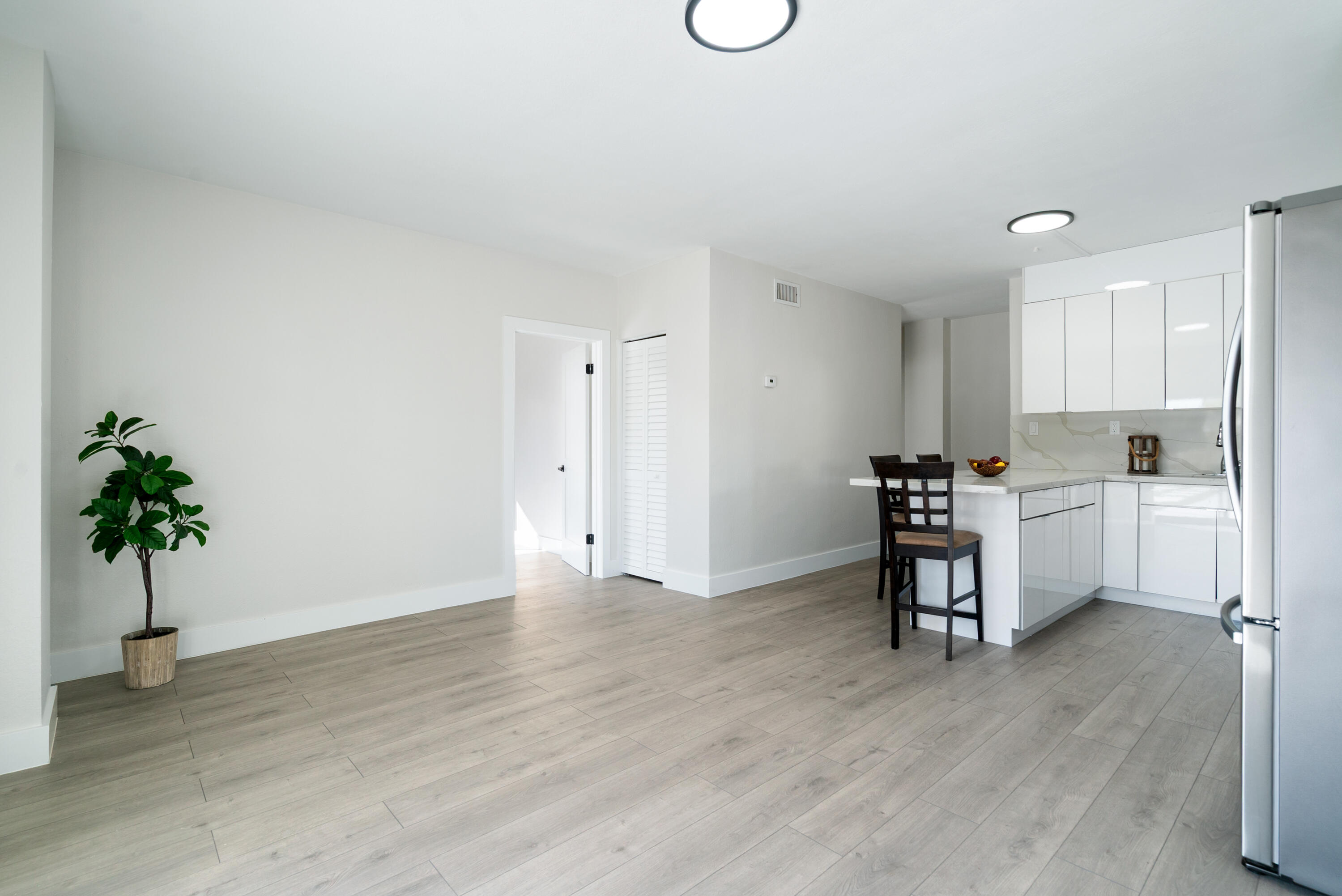 392 Laguna Avenue Key Largo, FL 33037 - Photo 31 of 42 a view of kitchen with furniture and wooden floor