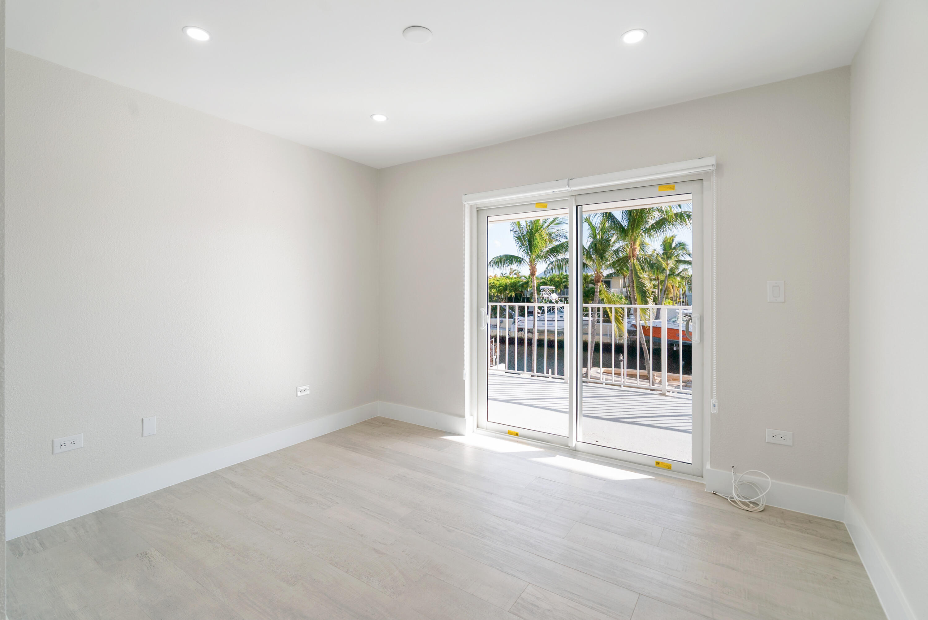 392 Laguna Avenue Key Largo, FL 33037 - Photo 33 of 42 Guest bedroom 1 up