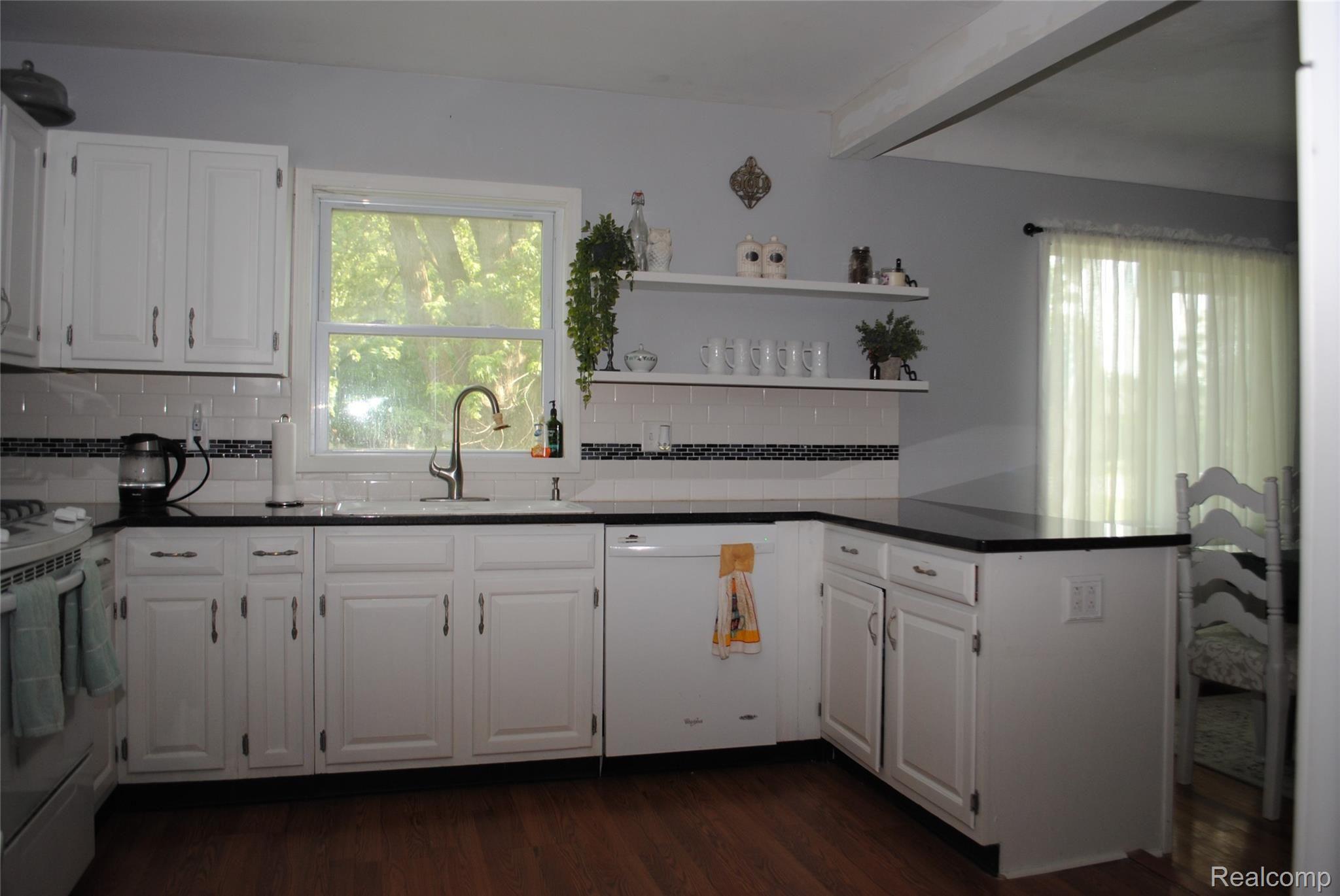 4333 Lapeer Road Burton, MI 48509 - Photo 13 of 43 DSC_0485.JPG