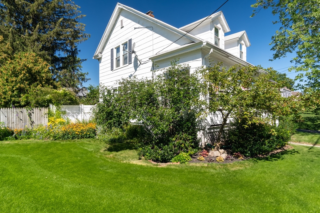 160 Abbott Street Springfield, MA 01118 - Photo 27 of 34 a view of front of house with a yard