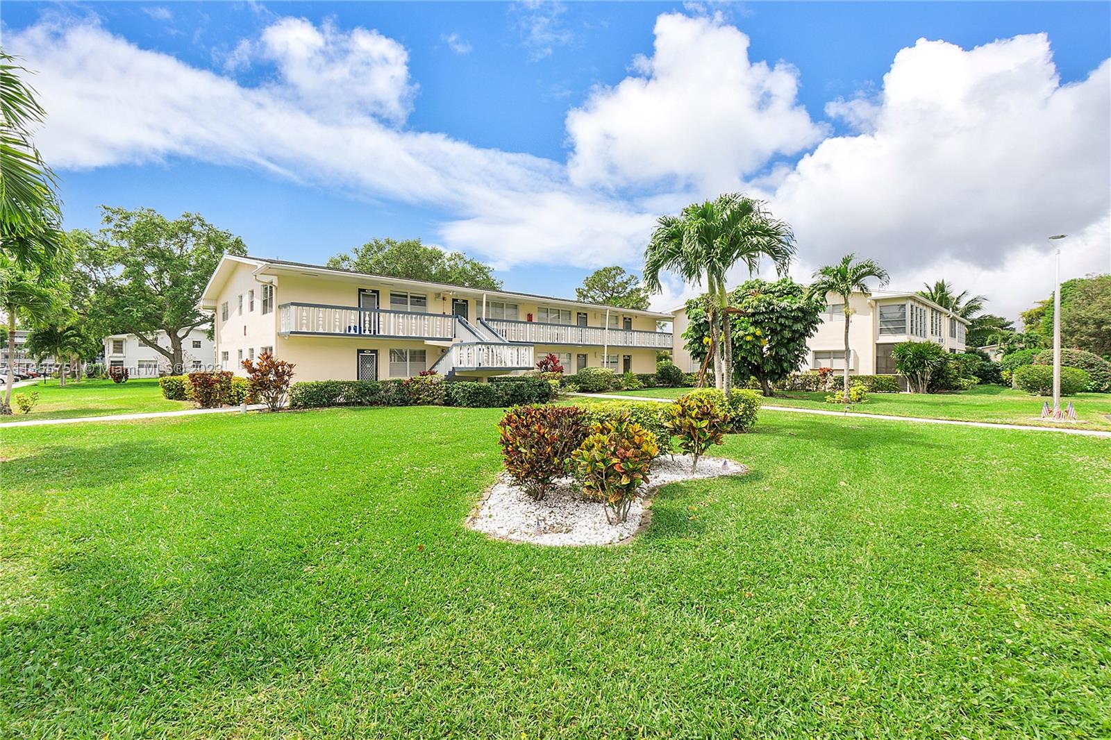 357 Durham, Unit 357 Deerfield Beach, FL 33442 - Photo 28 of 41 a house view with garden space and trees