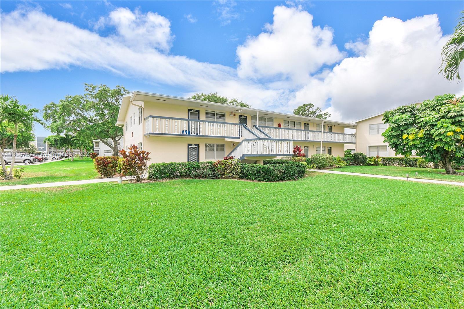 357 Durham, Unit 357 Deerfield Beach, FL 33442 - Photo 30 of 41 a view of a big yard with a large tree