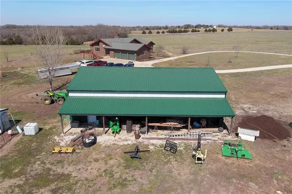 $2,325,000 | 32846 Block Road, Paola, KS 66071