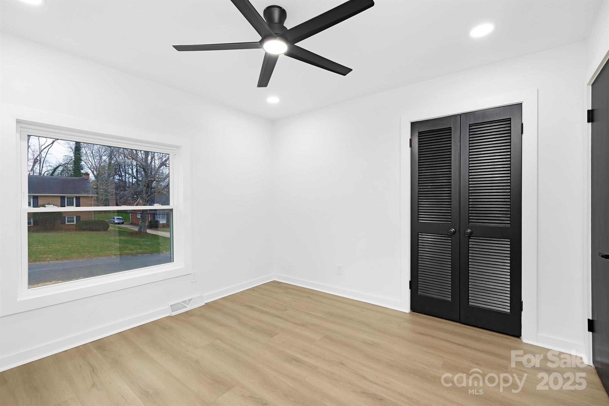 2739 Goneaway Road Charlotte, NC 28210 - Photo 15 of 24 Gallery Image 15