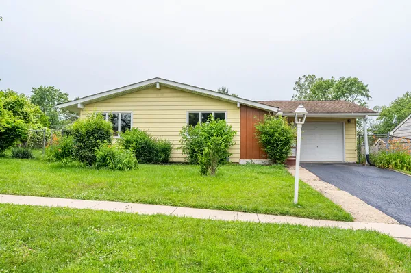 $259,900 | 307 Laurie Drive, Lockport, IL 60441