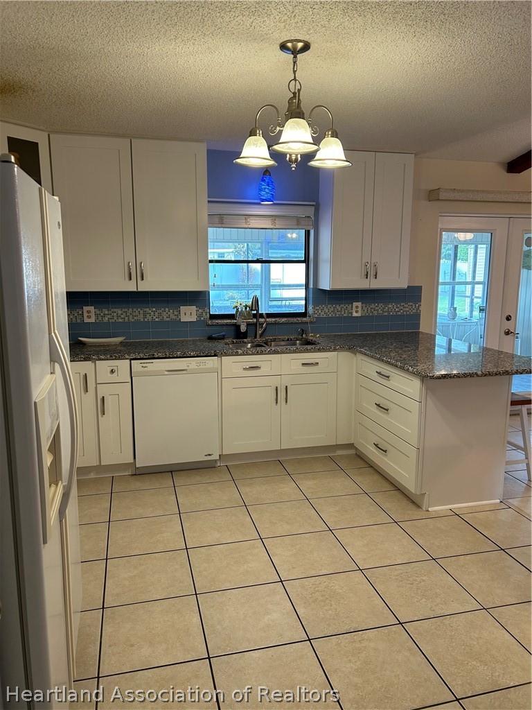 5924 Pebble Lane Sebring, FL 33876 - Photo 7 of 20 KITCHEN
