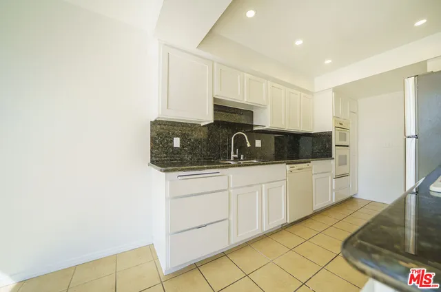 $849,000 | 750 South Spaulding Avenue, Unit 312, Los Angeles, CA 90036
