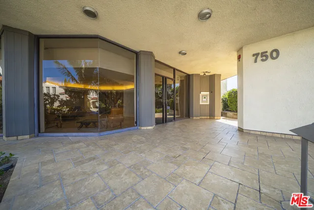 $849,000 | 750 South Spaulding Avenue, Unit 312, Los Angeles, CA 90036