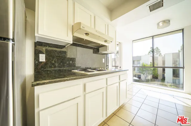 $849,000 | 750 South Spaulding Avenue, Unit 312, Los Angeles, CA 90036