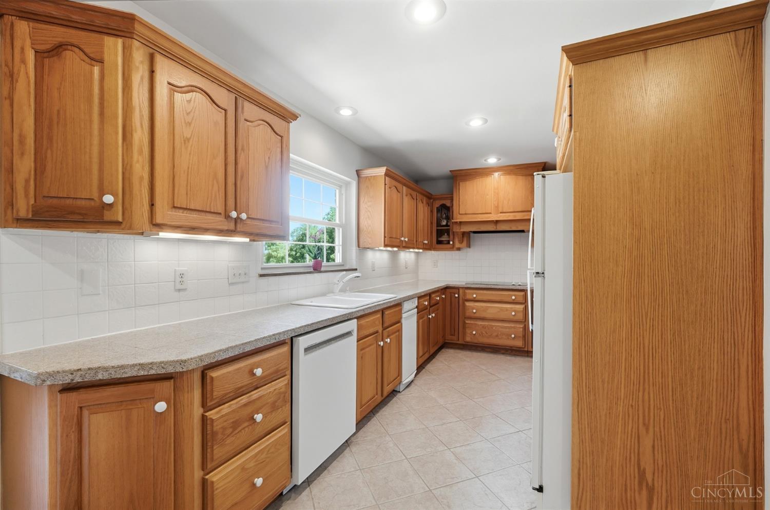 6596 Springdale Road Cincinnati, OH 45247 - Photo 10 of 81