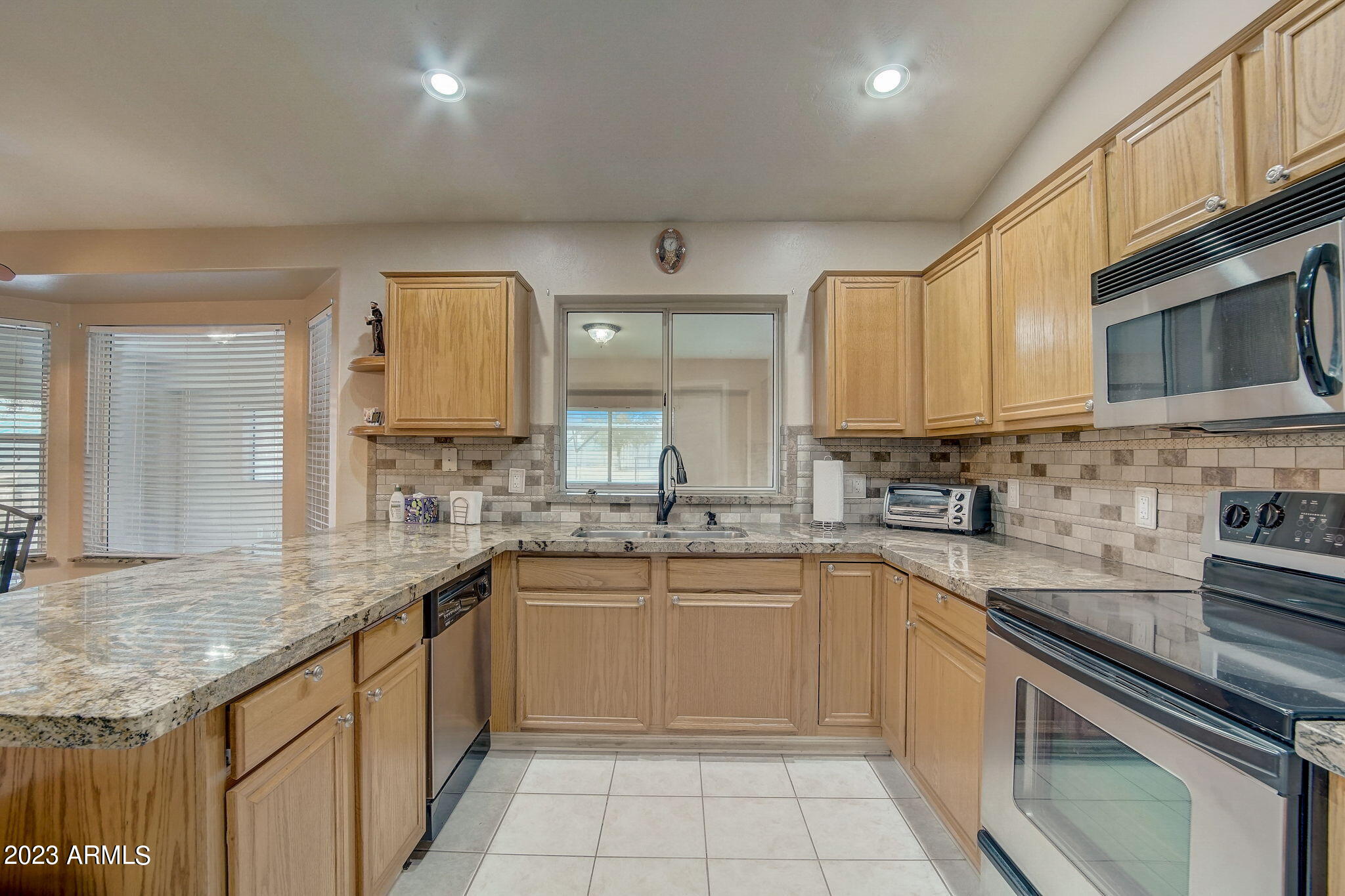708 East Cloud Road Phoenix, AZ 85086 - Photo 11 of 32 13-web-or-mls-E Cloud Rd-013