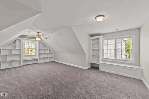 an empty room with windows and pillars in it