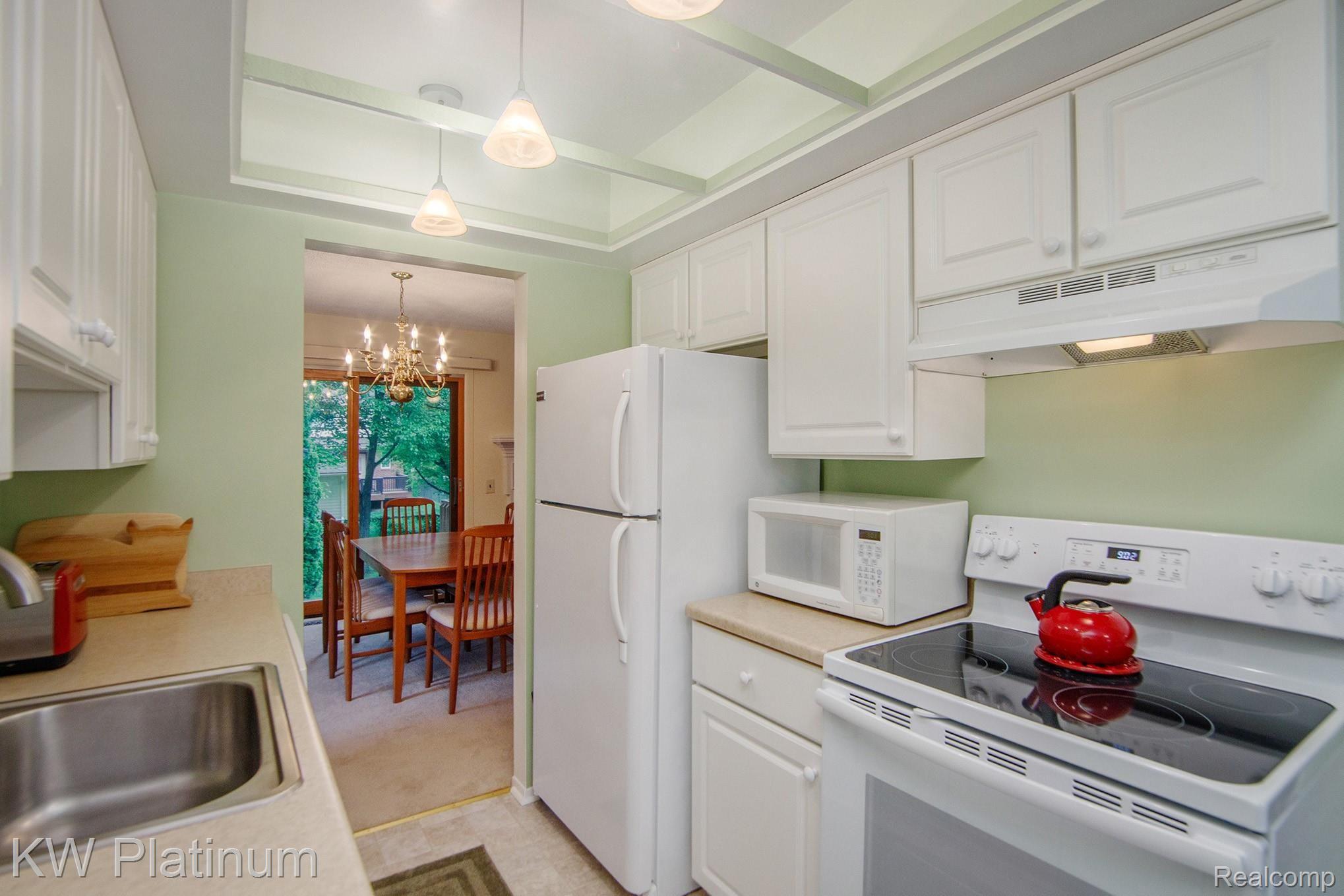 1054 Willow Grove Court Rochester, MI 48307 - Photo 9 of 30 BPG_8619.jpg
