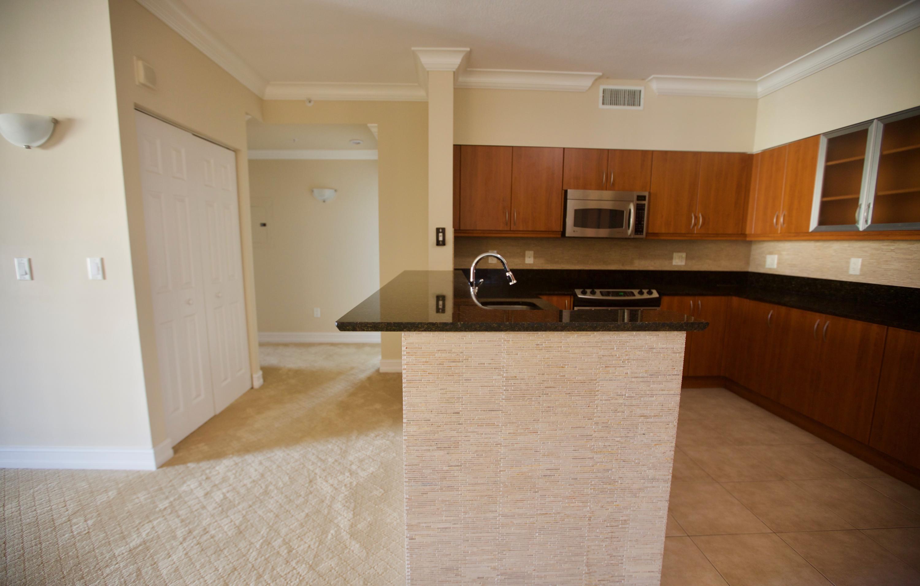 233 South Federal Highway, Unit 617 Boca Raton, FL 33432 - Photo 3 of 25 Kitchen