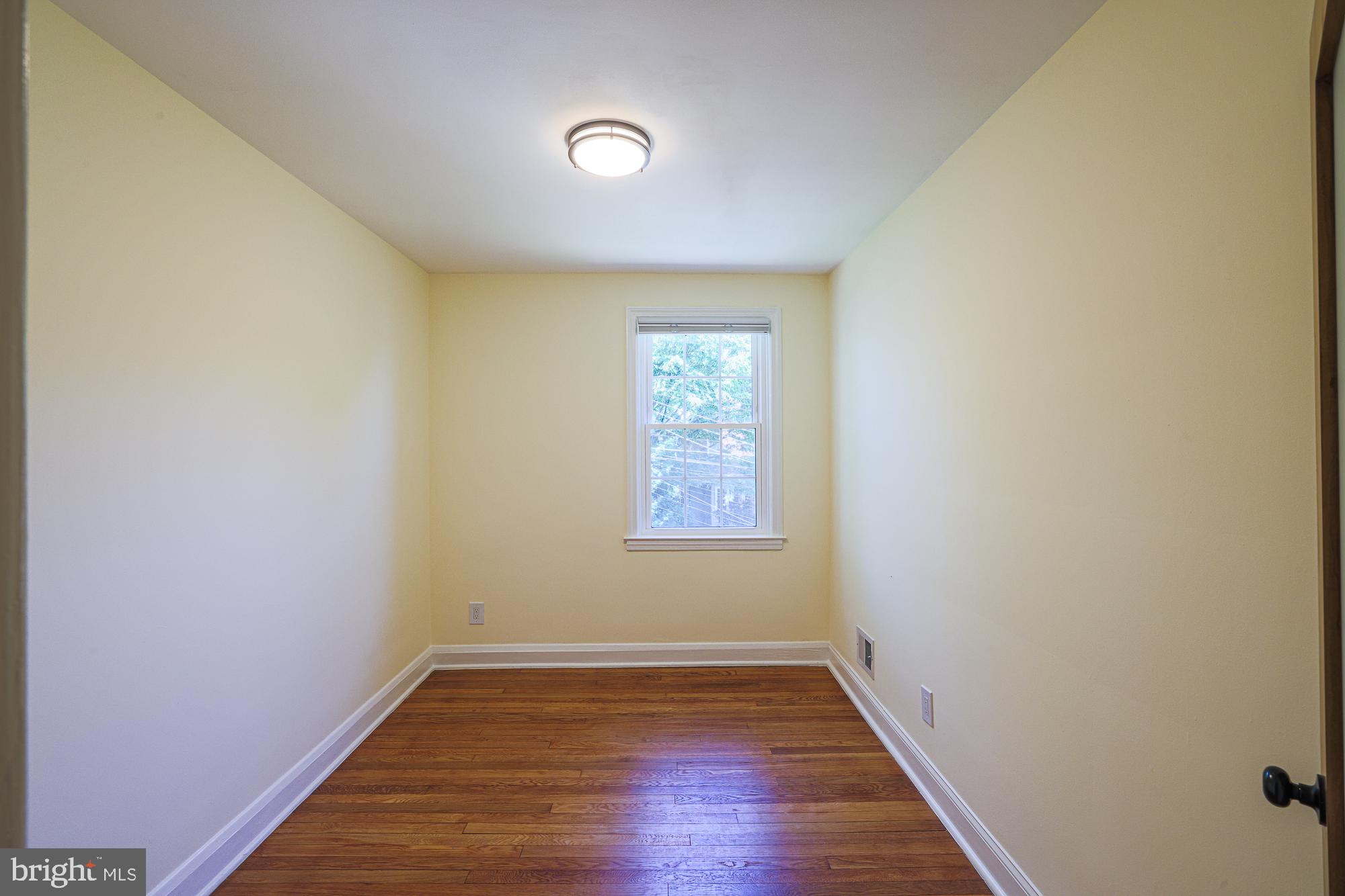 214 Overbrook Road Baltimore, MD 21212 - Photo 11 of 24 Bright and airy blank canvas room.