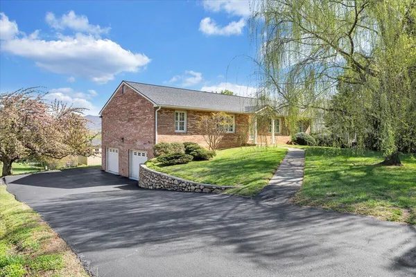 $424,950 | 139 Winesap Road, Roanoke, VA 24019