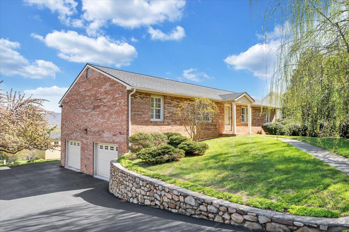 139 Winesap Road Roanoke, VA 24019 - Photo 2 of 71 02-MIB06457