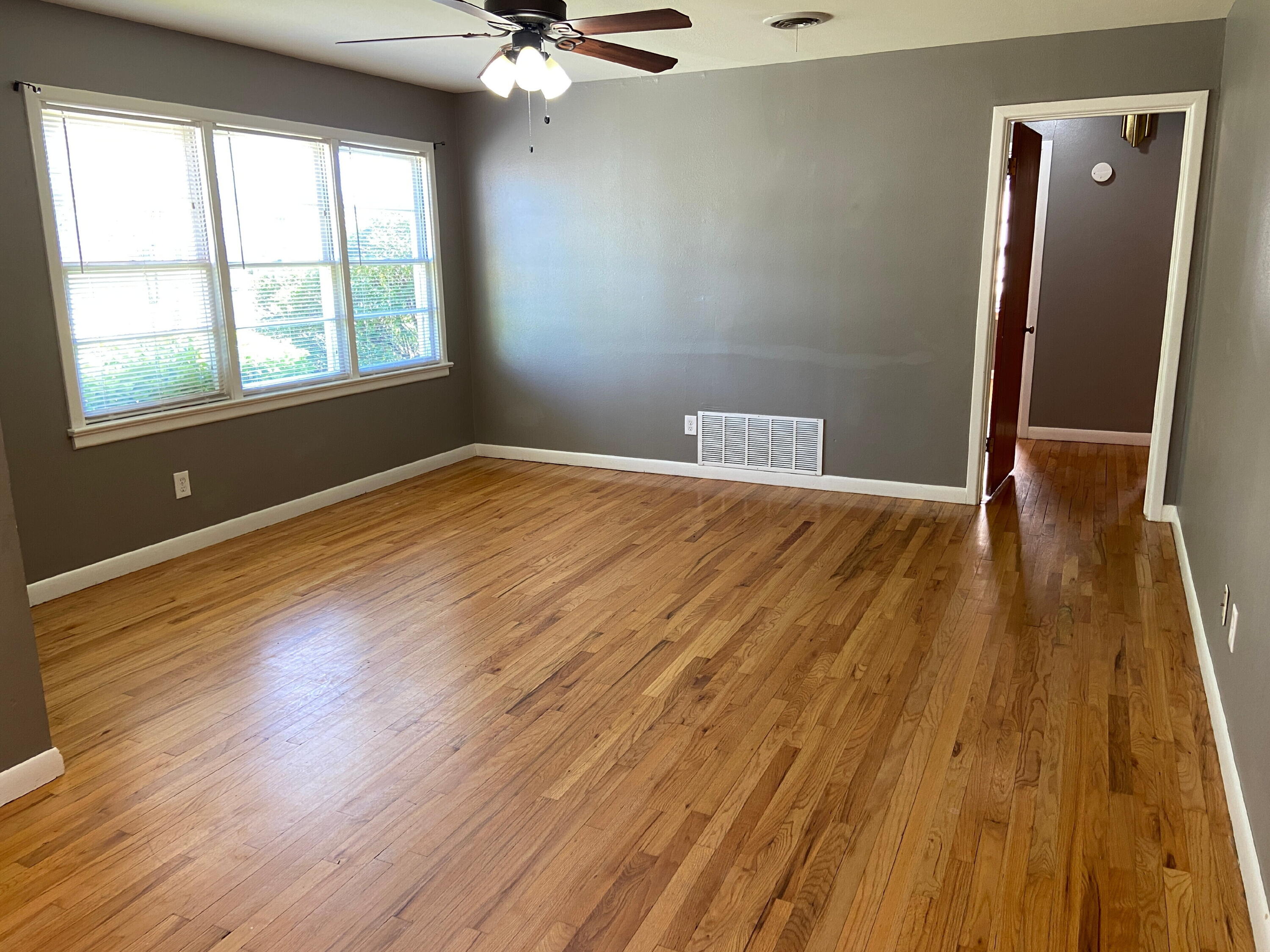 4313 31st Street Lubbock, TX 79410 - Photo 3 of 18 IMG_3884