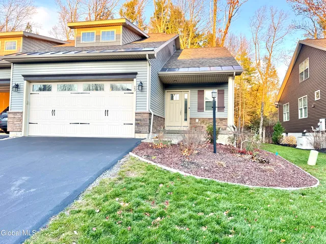 $579,900 | 23 Canterbury Lane, Bethlehem, NY 12054