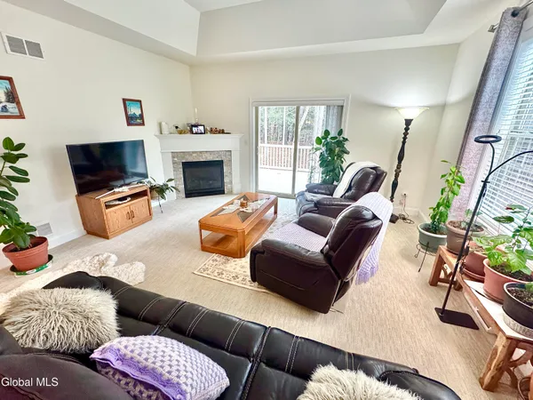 $549,000 | 23 Canterbury Lane, Bethlehem, NY 12054